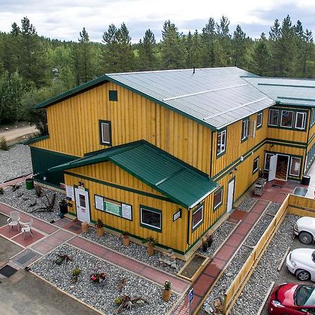 Hot Springs Campground & Hostel Upper Laberge Exterior foto