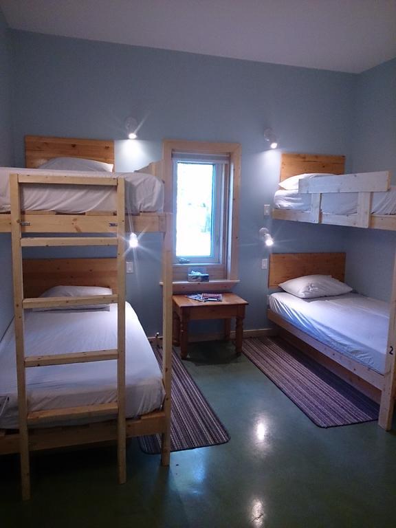 Hot Springs Campground & Hostel Upper Laberge Zimmer foto