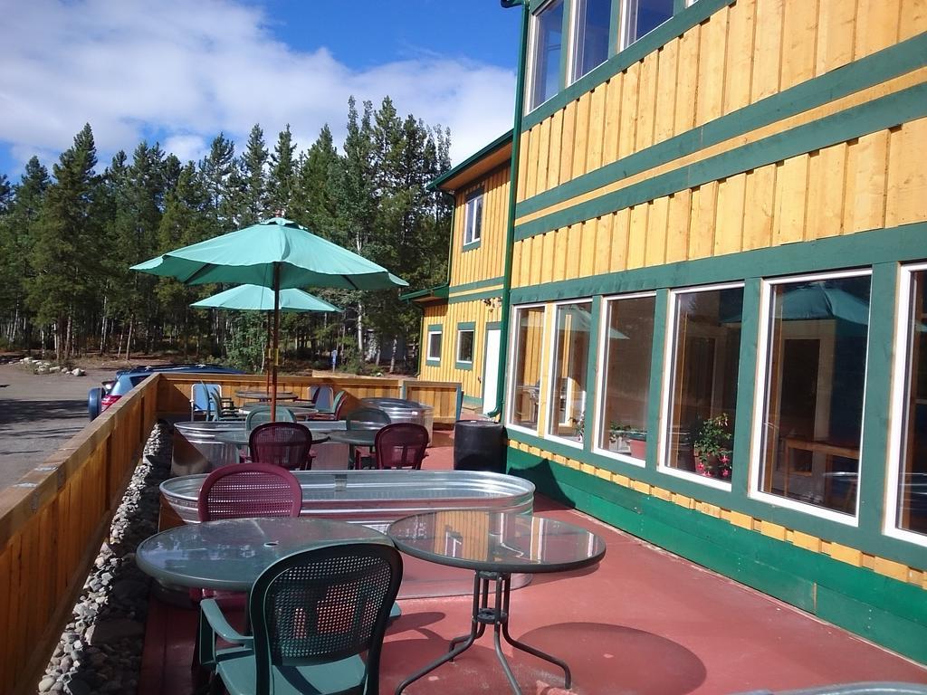 Hot Springs Campground & Hostel Upper Laberge Exterior foto