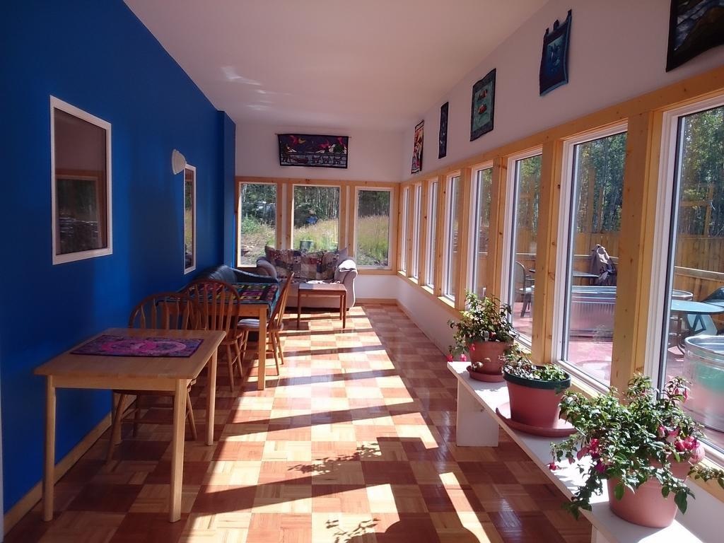 Hot Springs Campground & Hostel Upper Laberge Exterior foto